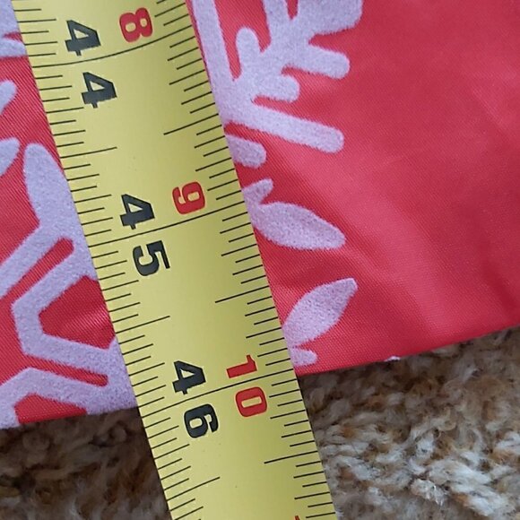 Nwot Large Red Christmas Tree Skirt With White Snowflakes - Picture 2 of 2